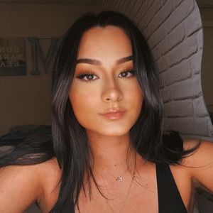 Meet your Posher, Maegan